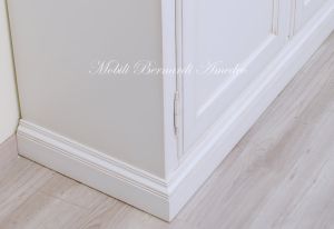 Libreria smontabile classica in legno con finitura bianco anticato